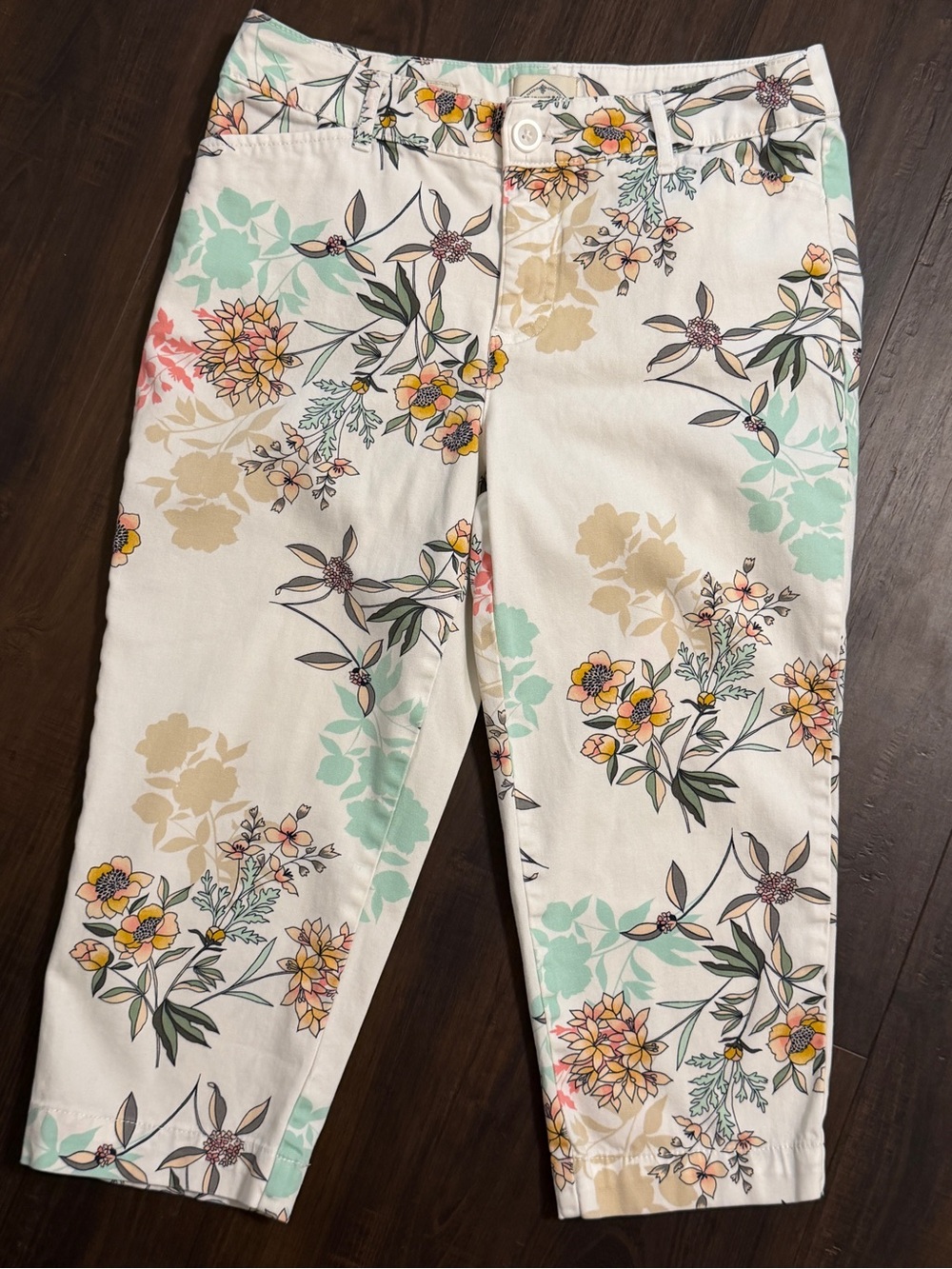 St. John's Bay Women’s Size 6 White Floral Capri Pants Cotton